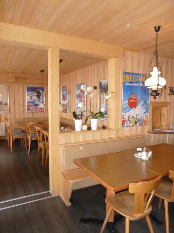 Gasthof Derby Hotel Zweisimmen Esterno foto
