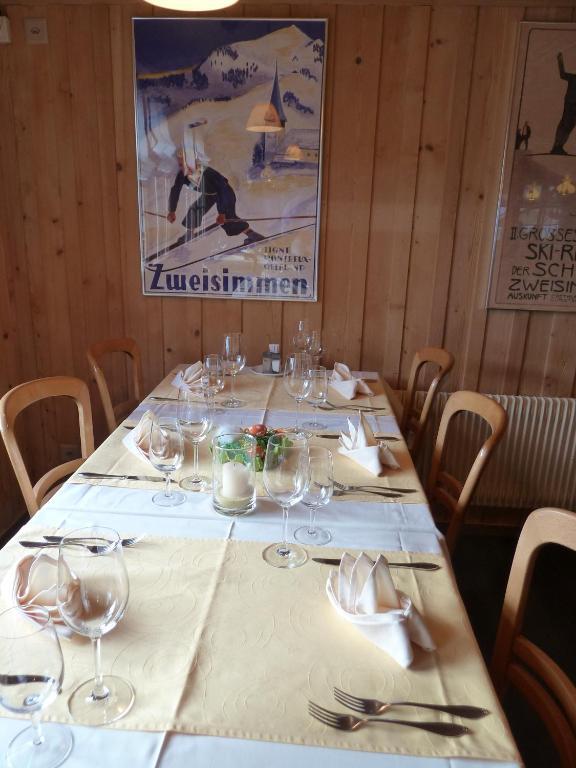 Gasthof Derby Hotel Zweisimmen Esterno foto